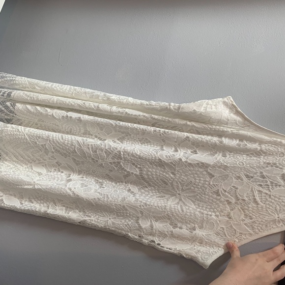 WHITE LACE DRESS - Picture 2 of 3
